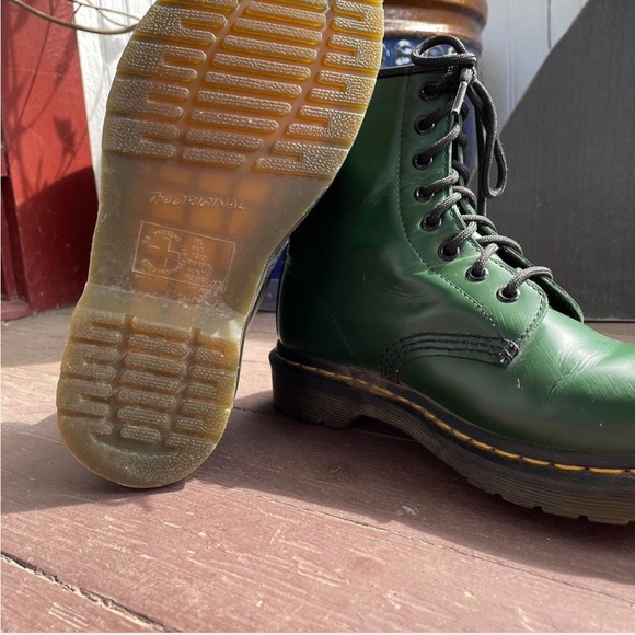 Like new olive/army green 1460 smooth leather lace up Doc Martens boots. - Picture 5 of 8